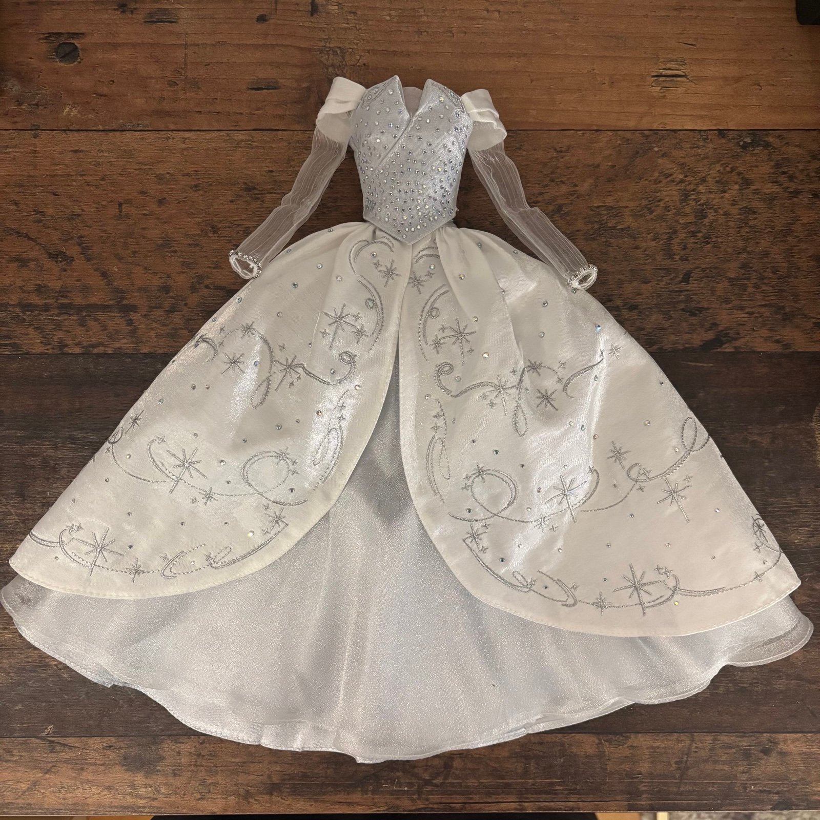 DISNEY STORE PRINCESS CINDERELLA 75TH ANNIVERSARY LIMITED EDITION 17 DOLL DRESS