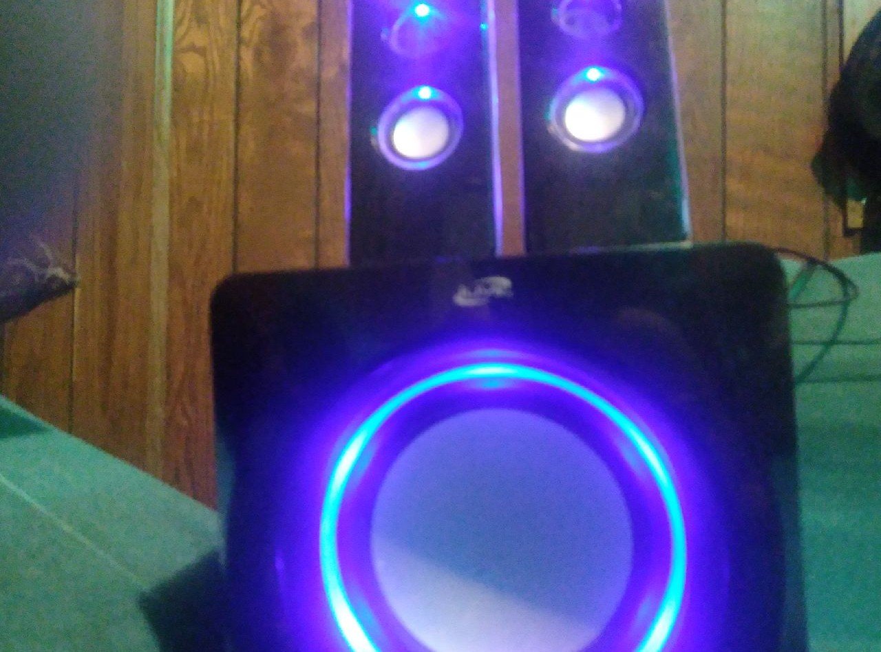 Subwoofer and speakers