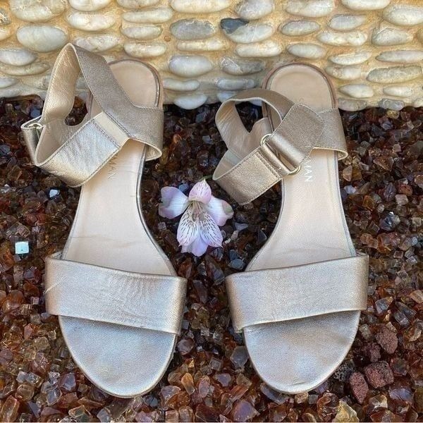 Stuart Weitzman Metallic Gold Broadband Leather Open Toe Sandals Sz 8.5 EUC!