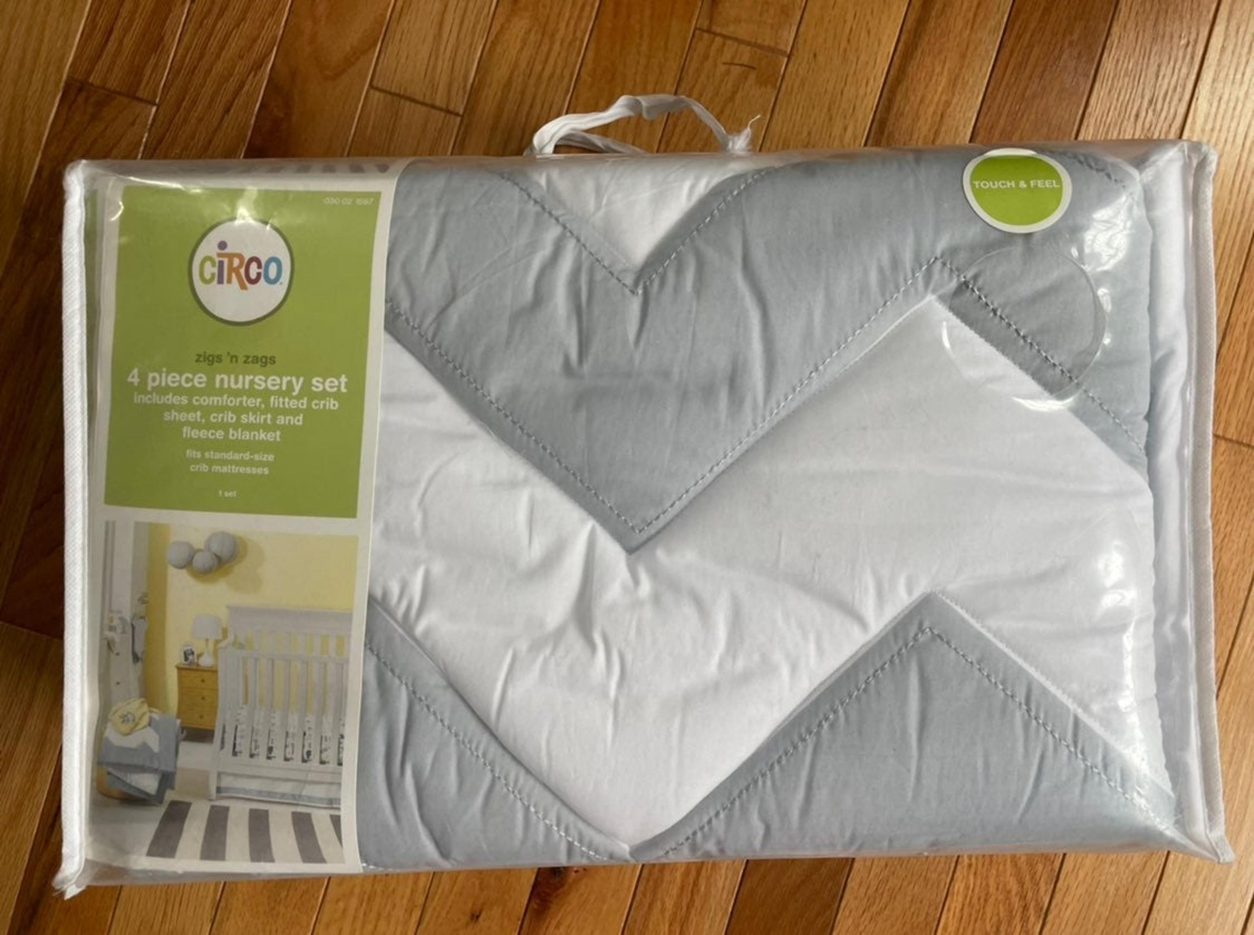 Circo Nursery 4-pc set - Chevron & Monke
