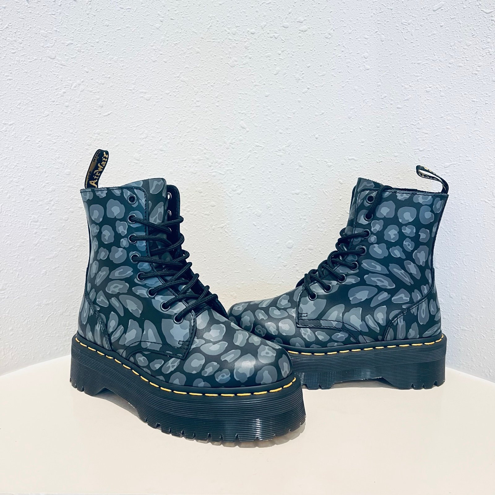Dr. Martens Jadon Unisex Leopard Print Black Leather Platform Boots/Sz:W:6/M:5/N