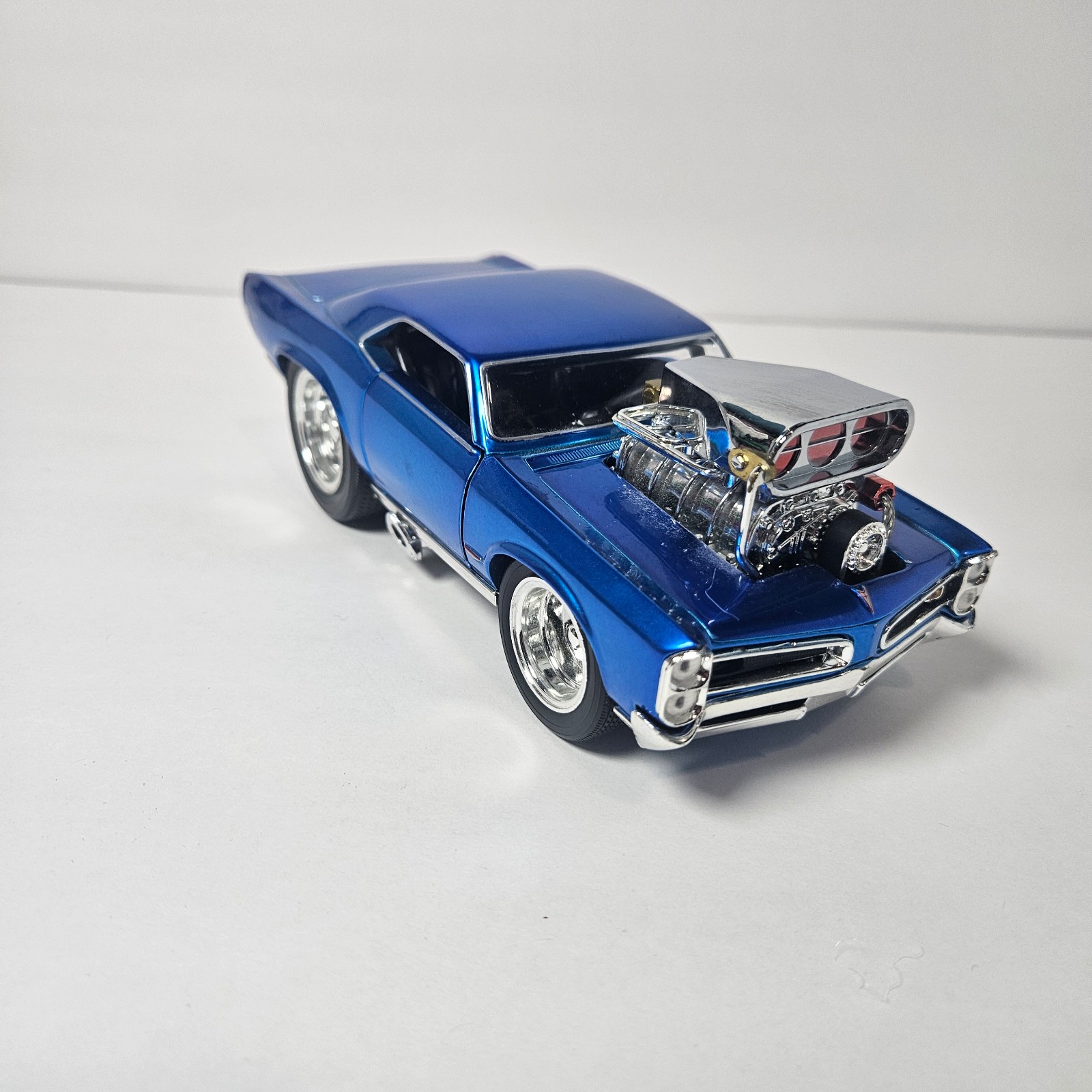 MUSCLE MACHINES 1966 PONTIAC GTO - LIMITED EDITION 1/64