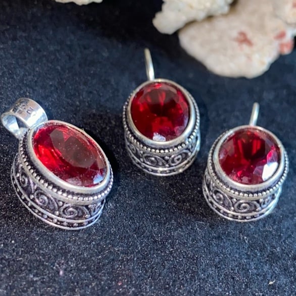 Enchanting Red Quartz vintage inspired 925 sterling silver Pendant + Earring set