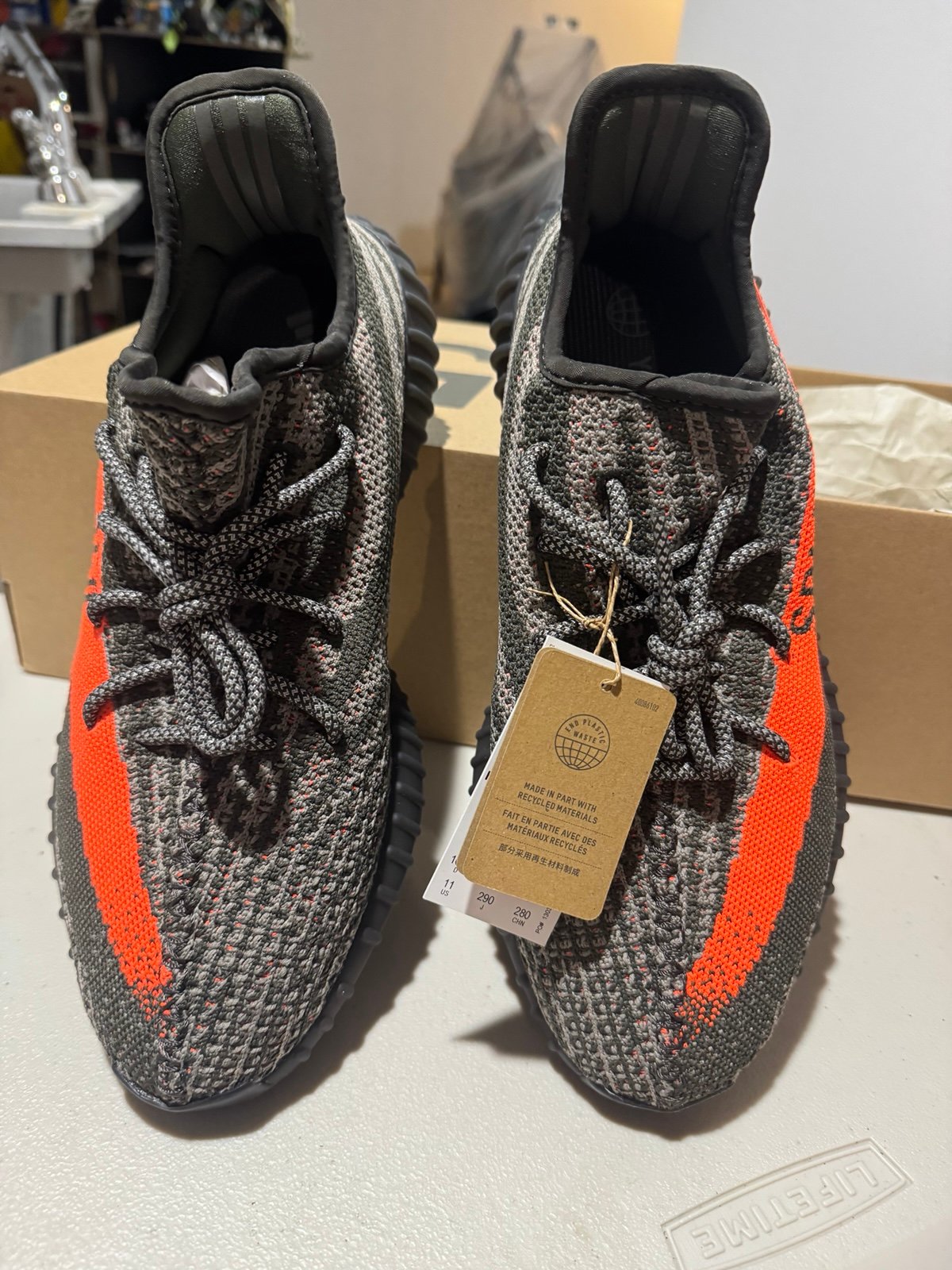 Yeezy boost 350 V2 men’s size 11 brand new with box