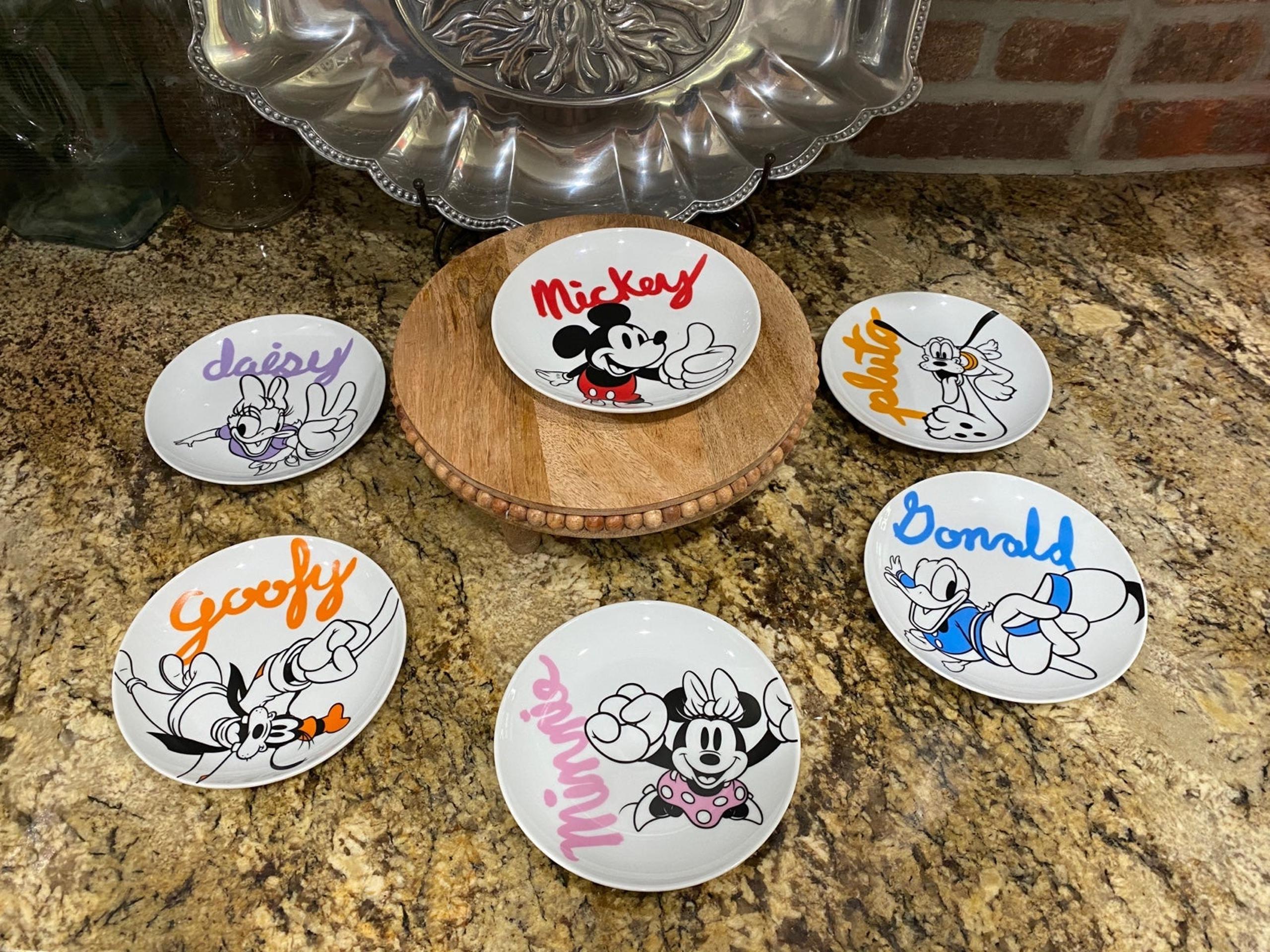 DIsney Mickey & Friends Set of 6 appetizer plates