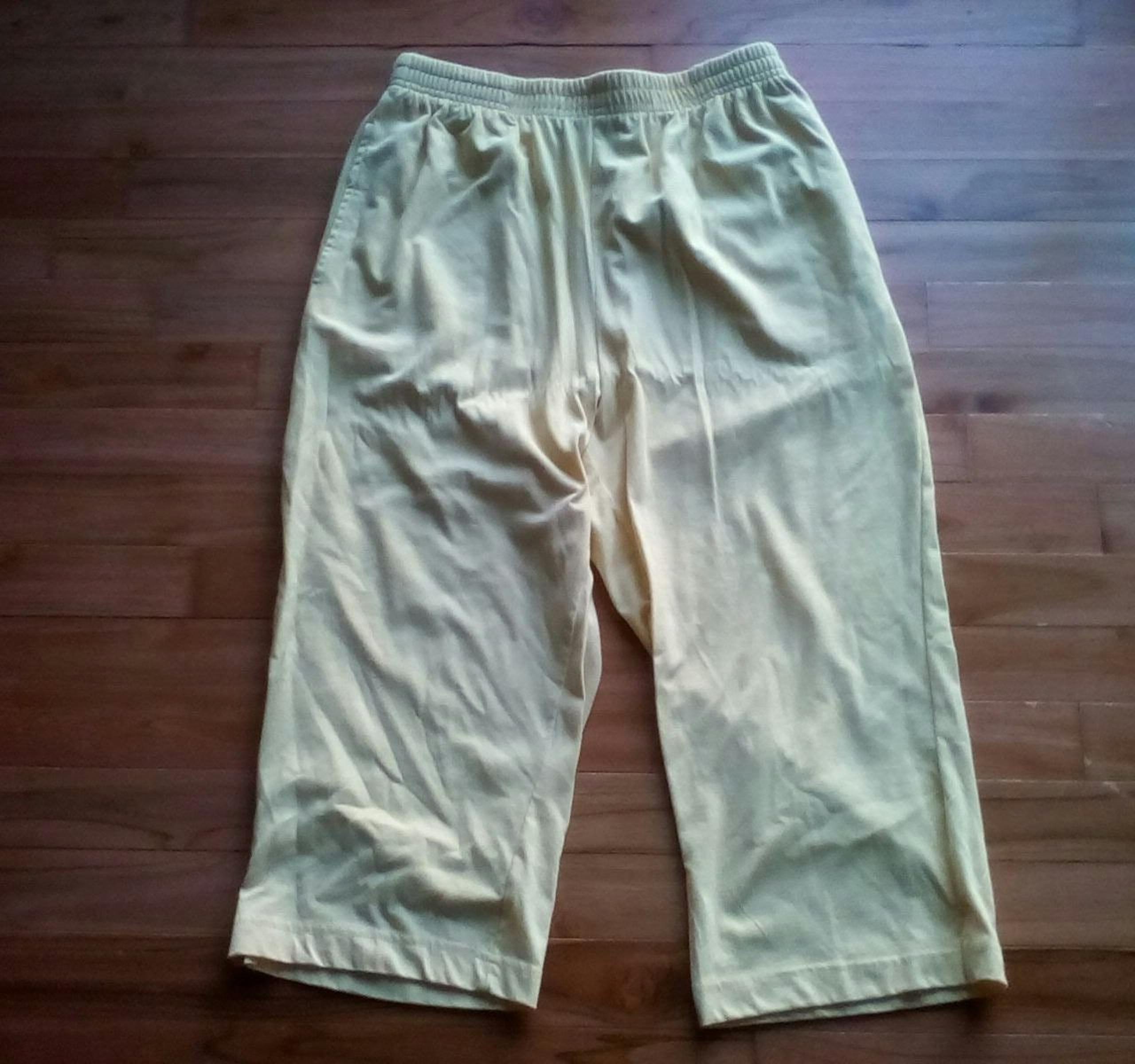 SHENANIGANS Women's Capris; "EXCELLENT, But 'LOOKS 'LIKE-NEW'; Size: Medium