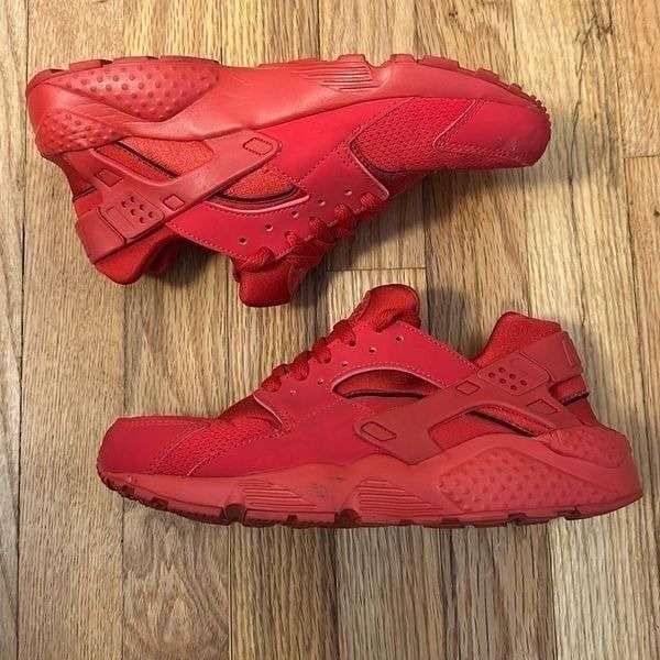 Nike Huarache Red Sneakers Size 7Y Women’s Size 8.5 Men’s 7