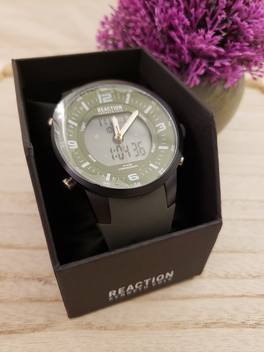 Kenneth Cole Reaction Men Watch - Brand New!!