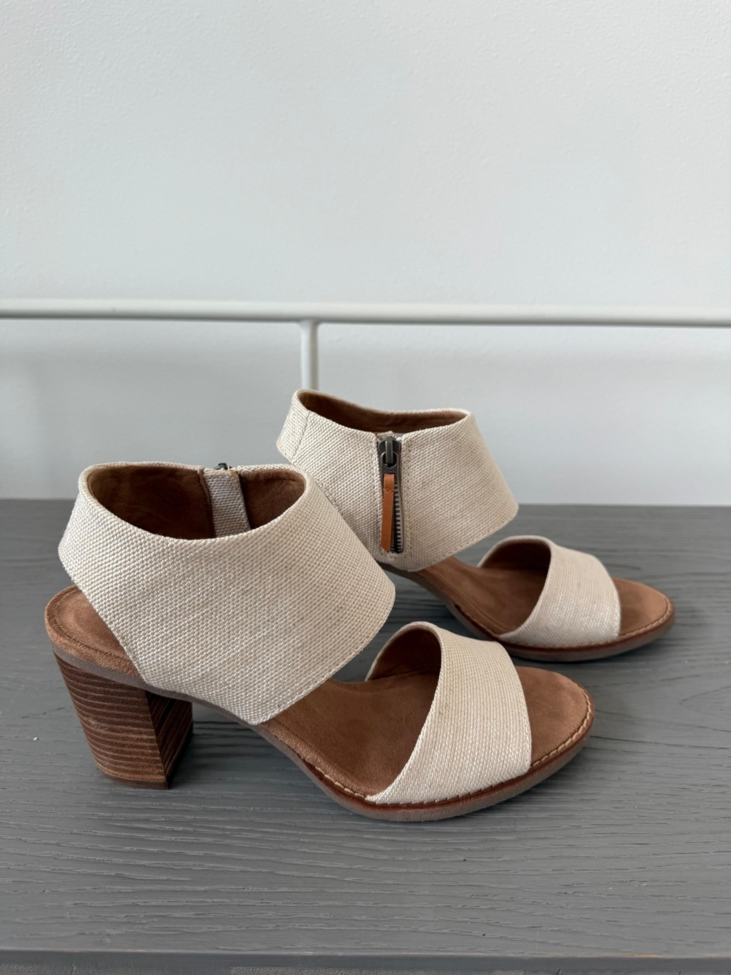TOMS Women's Beige Dress Sandal Block Heel Shoe Sz 8.5 New Unused No Box Or Tags