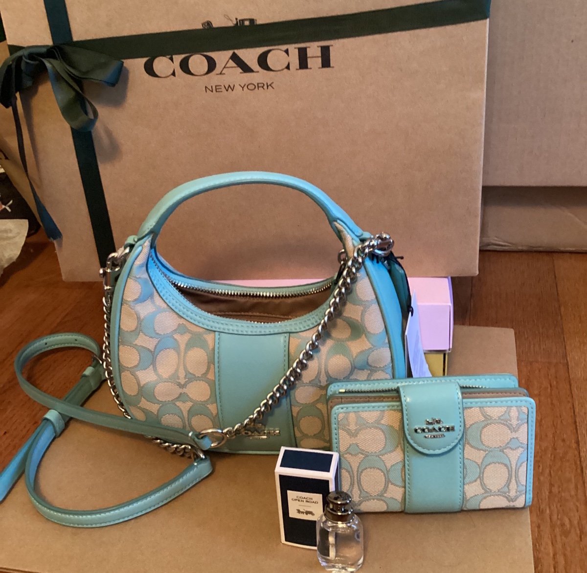 ❤️❤️Coach Carmen SET 3 piece Shoulder Bag In Signature Jacquard wallet perfume