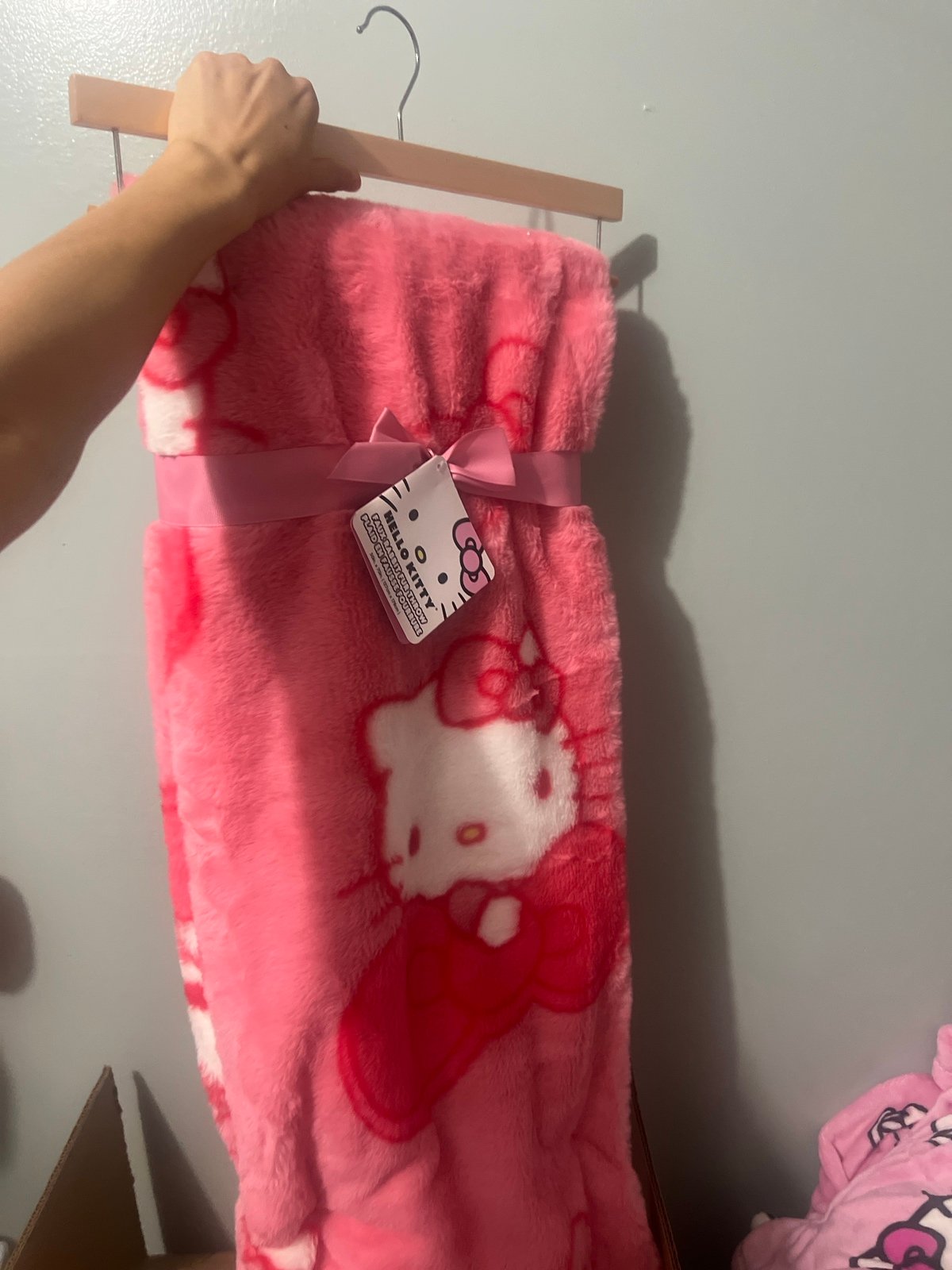 Hello kitty bow blanket