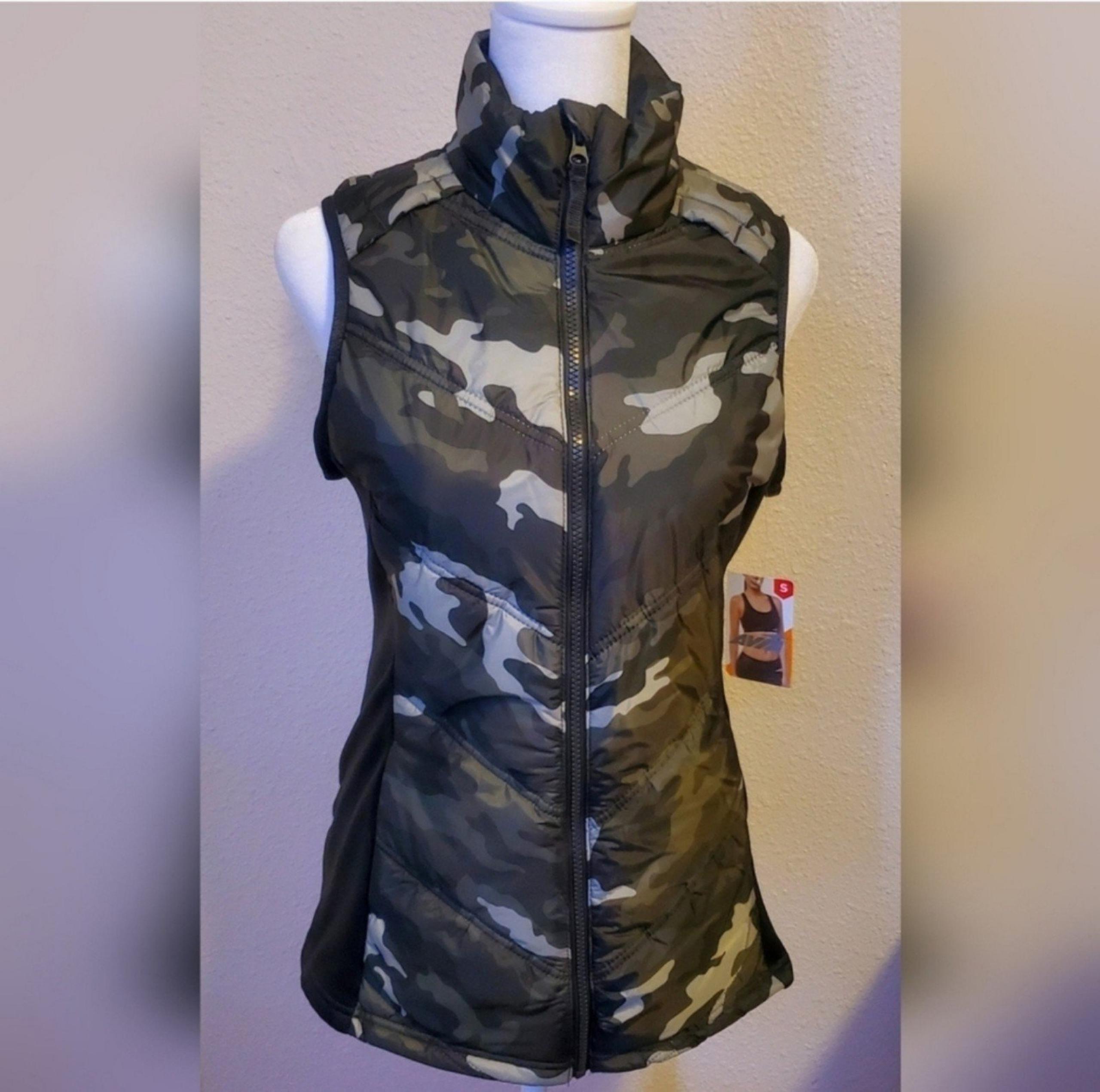 NWT Women's AVIA Camo Full Zip Puffer Vest - Size Small