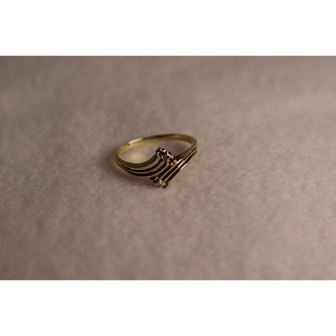 PSCO stamped 10K Gold Wave Red/White Rhinestone Ring Size 9 Planeville Stock Co.