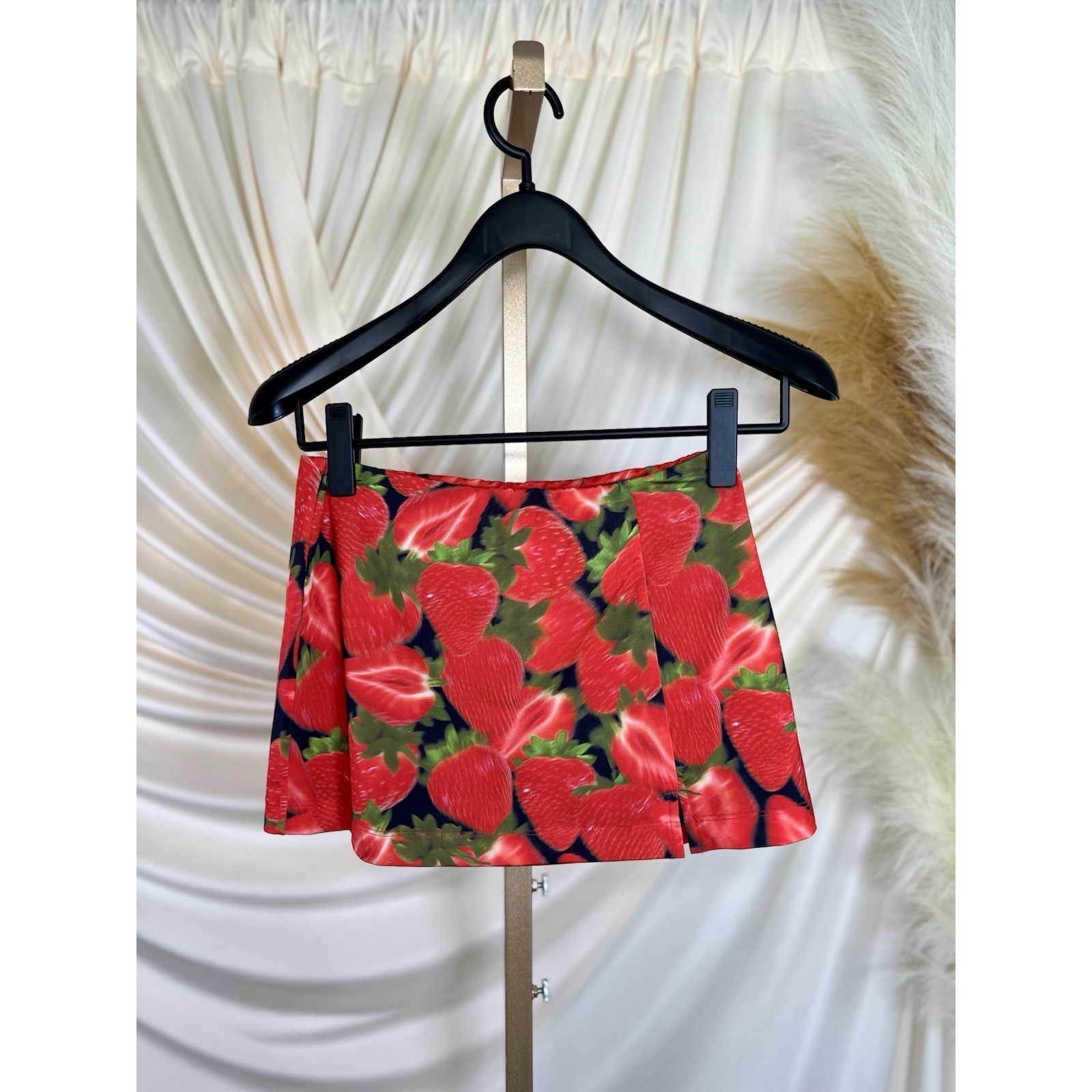 Silence + Noise Ayla Strawberry Mini Skirt Red Picnic NWOT Size Medium