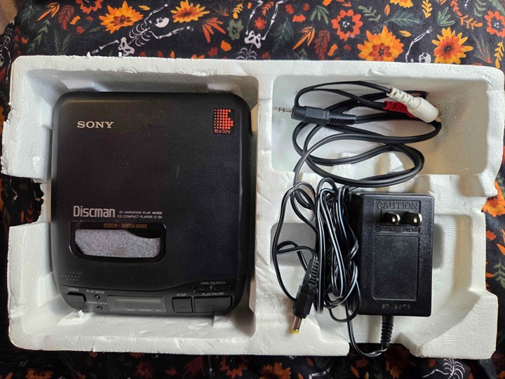 Sony Discman D-34 Mega Bass CD Player with Original Hardware TESTED + WORKS