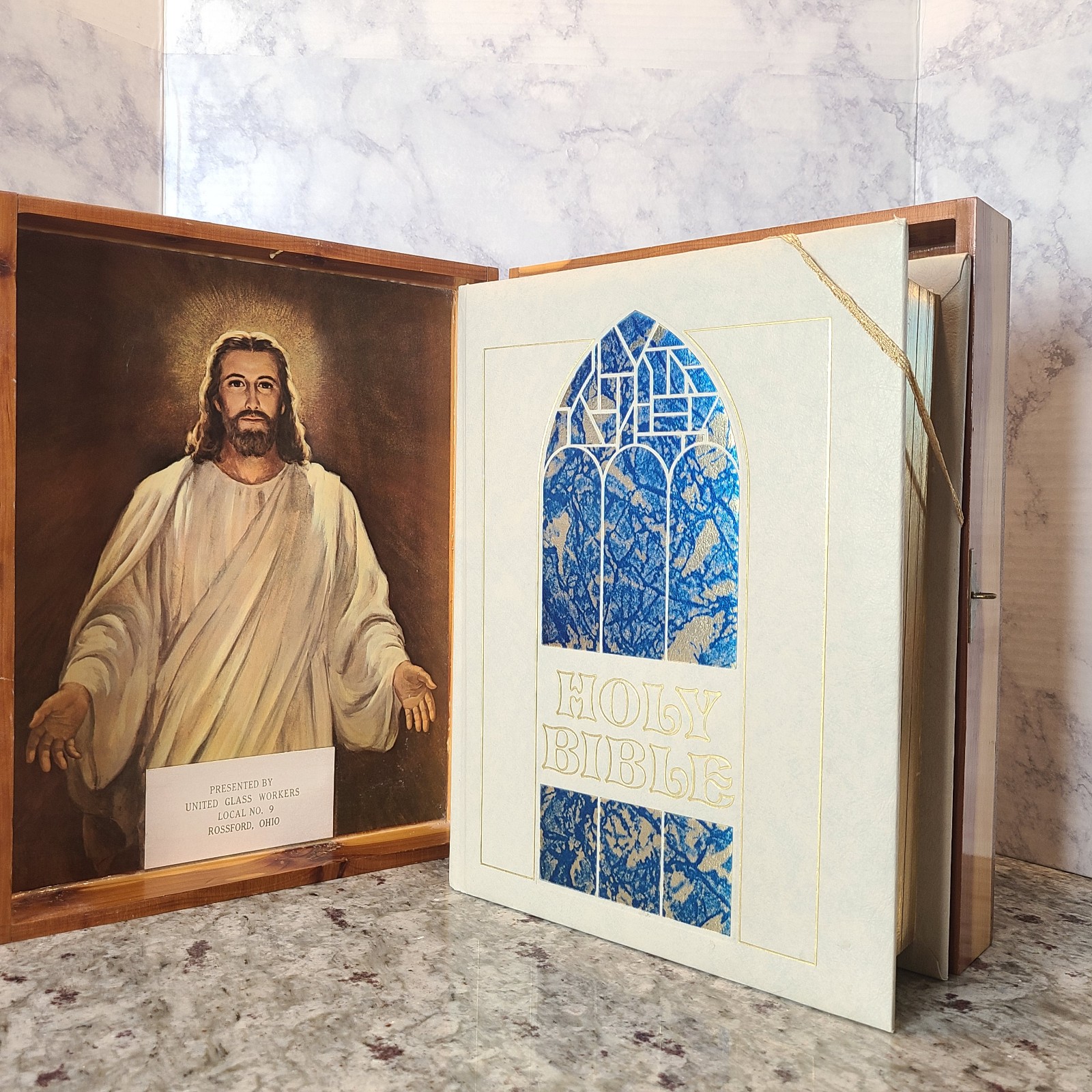 Vintage 1976 Holy Bible Family Keepsake Edition KJV With Cedar Box