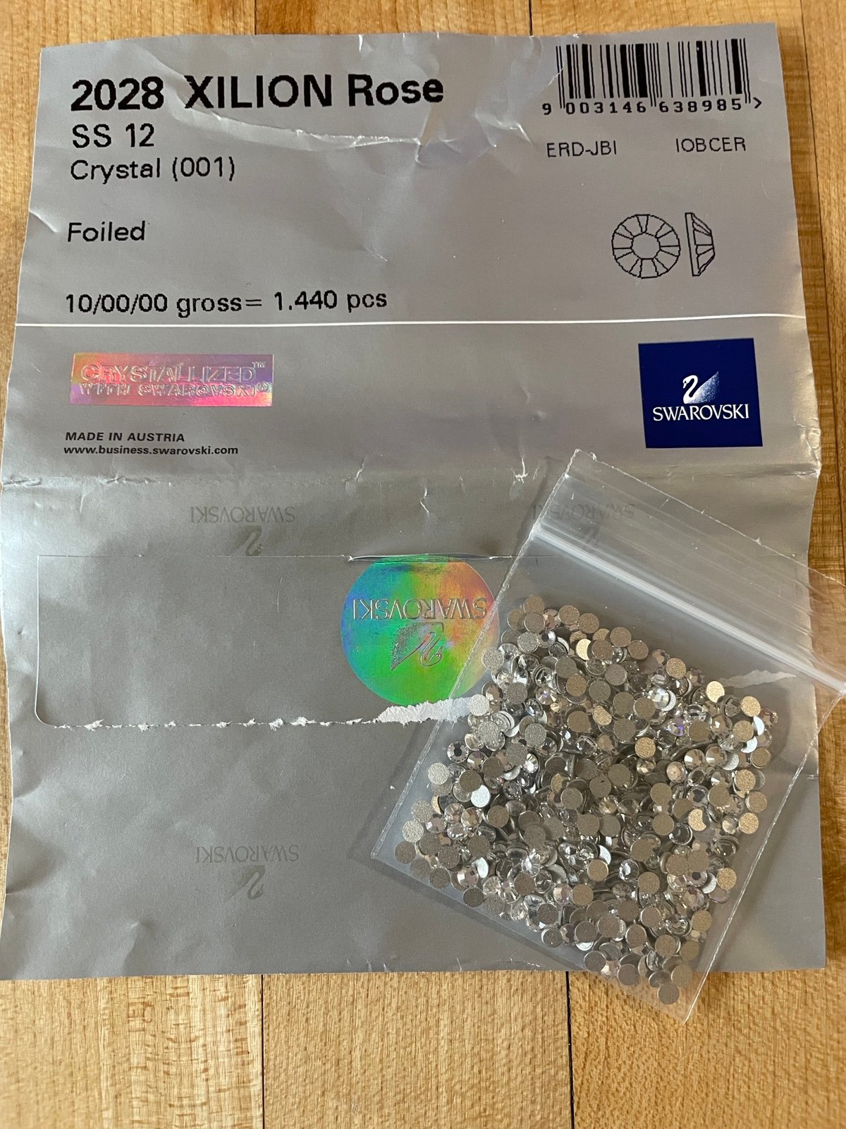 Brilliant Swarovski 2028 XILION Rose SS12, Flat Back Crystals 001 Foiled- open