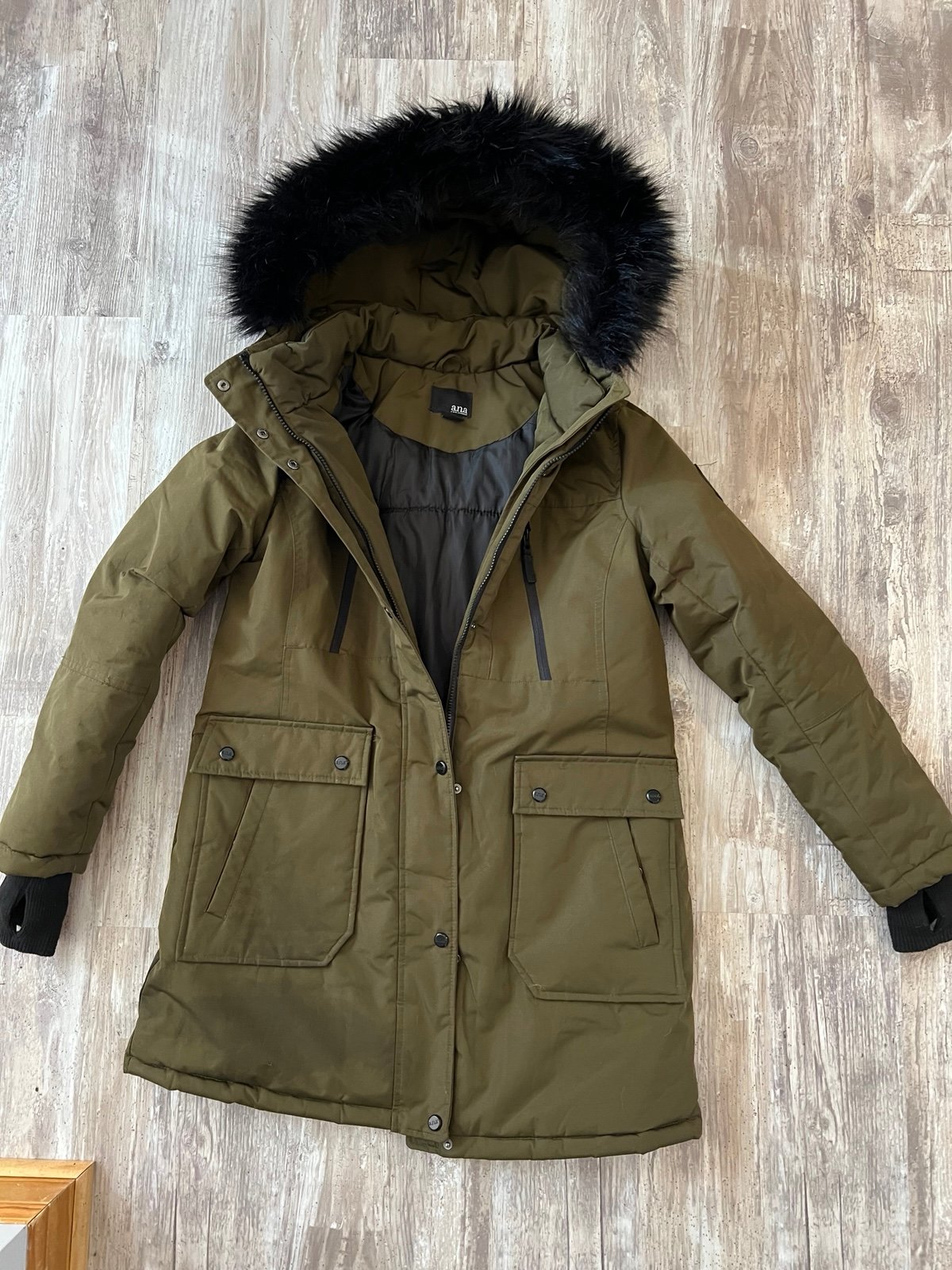 Women’s a.n.a. Winter Parka Size Medium