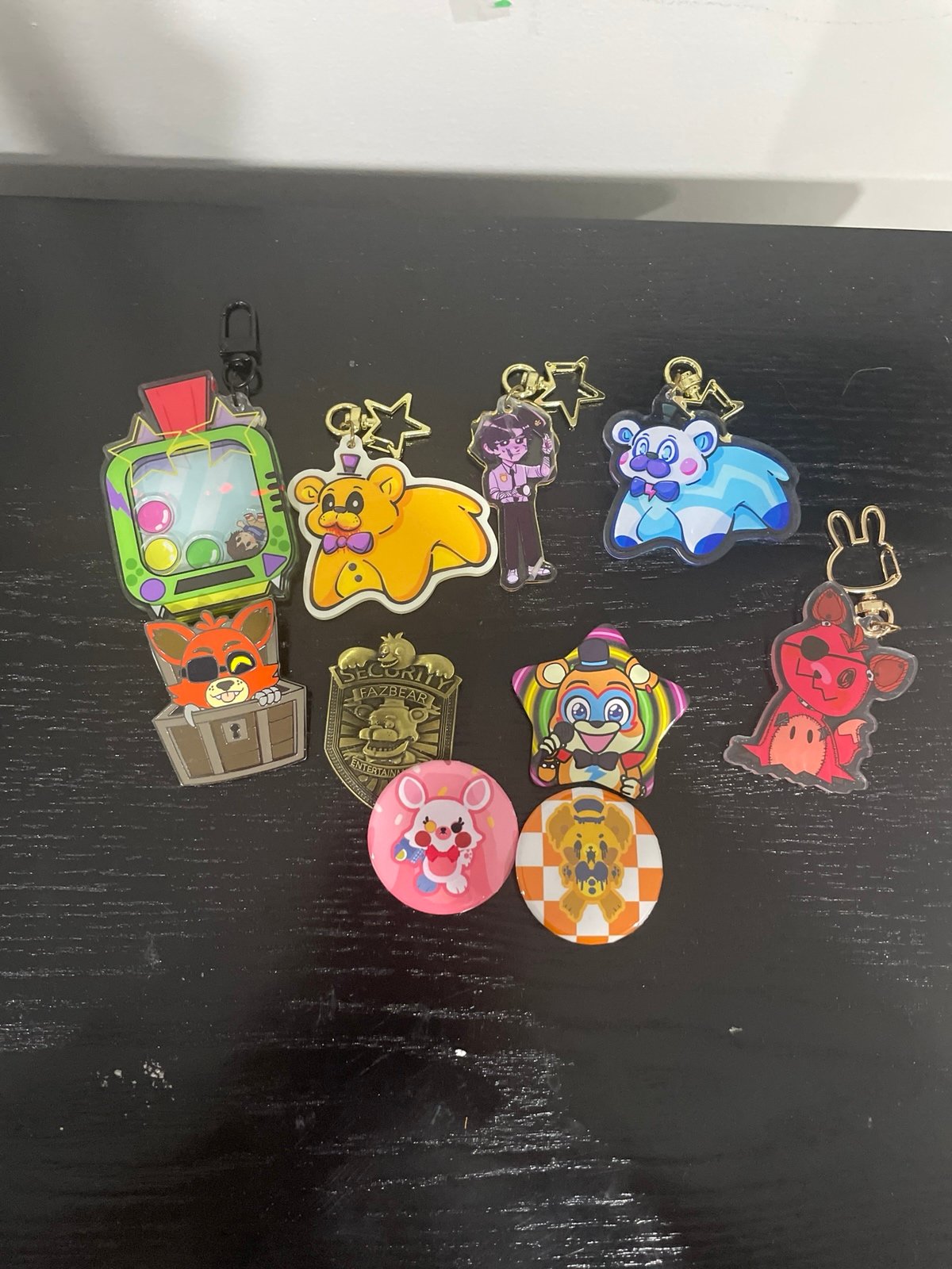 Five Nights at Freddy’s Pin + Keychain Bundle!