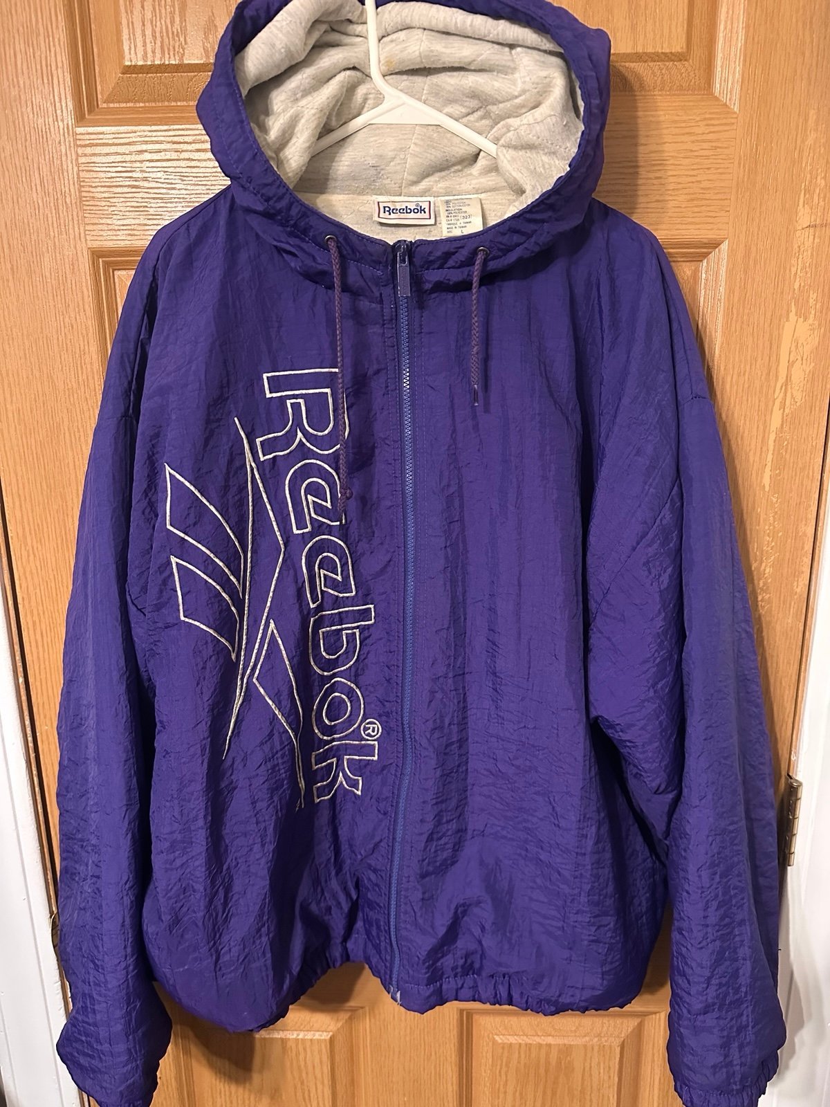 Vintage Reebok puffer jacket SIZE L