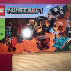 LEGO Minecraft 21185—Retired set