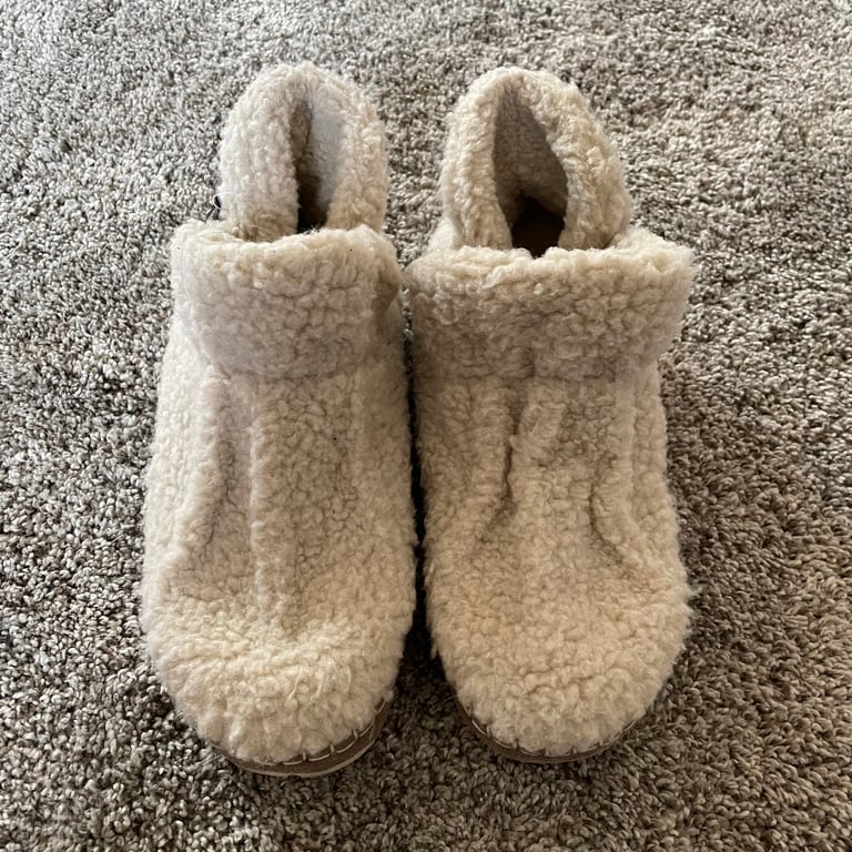 L.L. Bean Women's Size 9 Cozy Sherpa Boot Slippers Winter Warm
