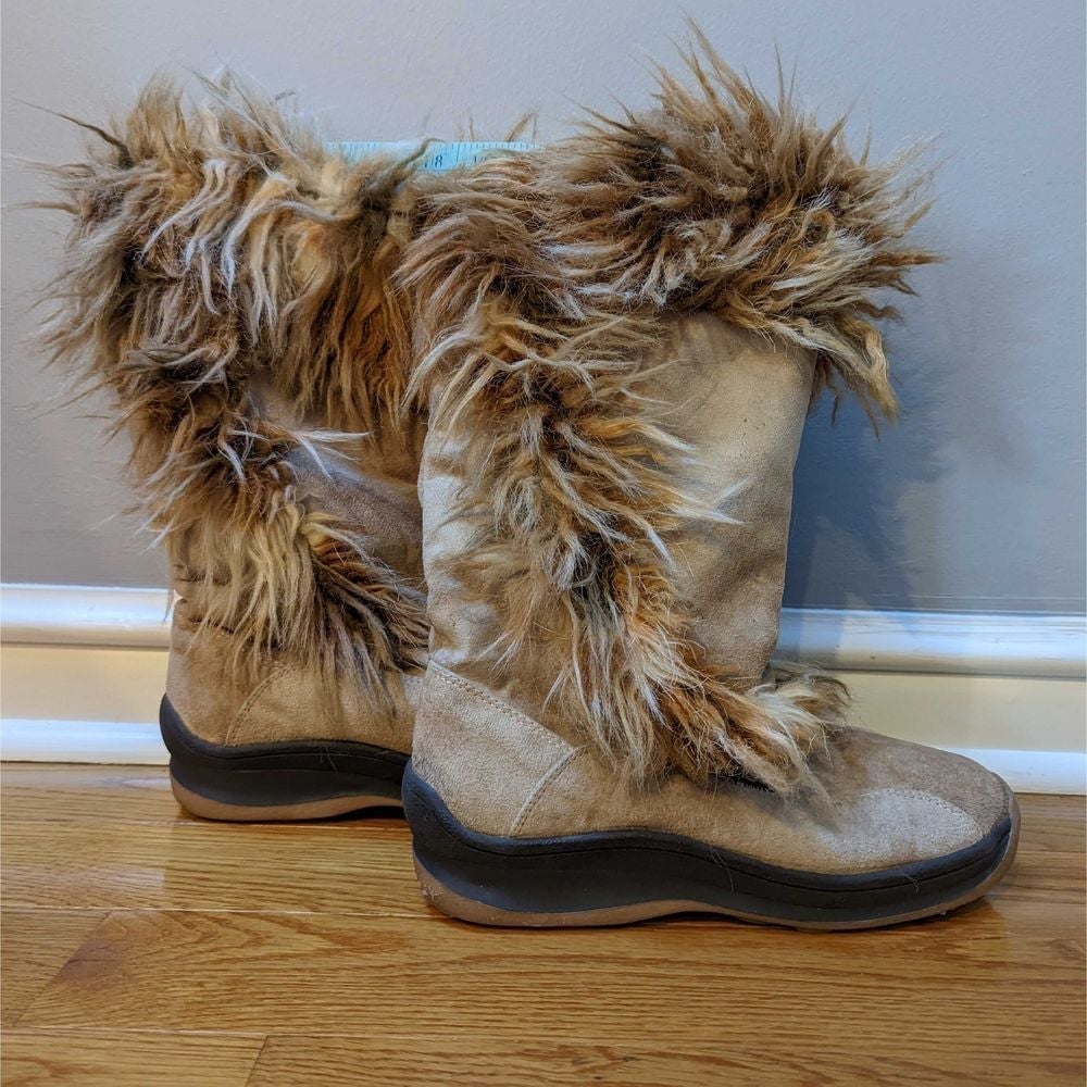 Geier Wally Tan Fuzzy Boots