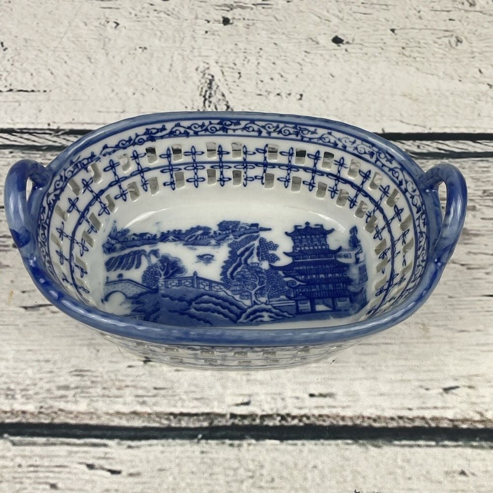 19th Century Porcelain Chinese Canton Victoria Ware Ironstone Reticulated Basket