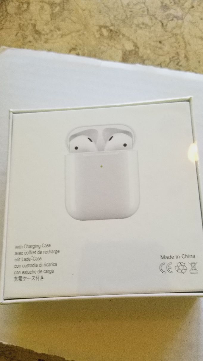 AirPods (2nd generation) w/rechargeable
