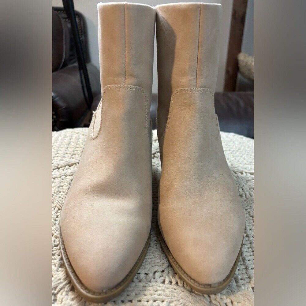 DV by Dolce Vita Size 7 Cream Ankle Booties with Suede Finish