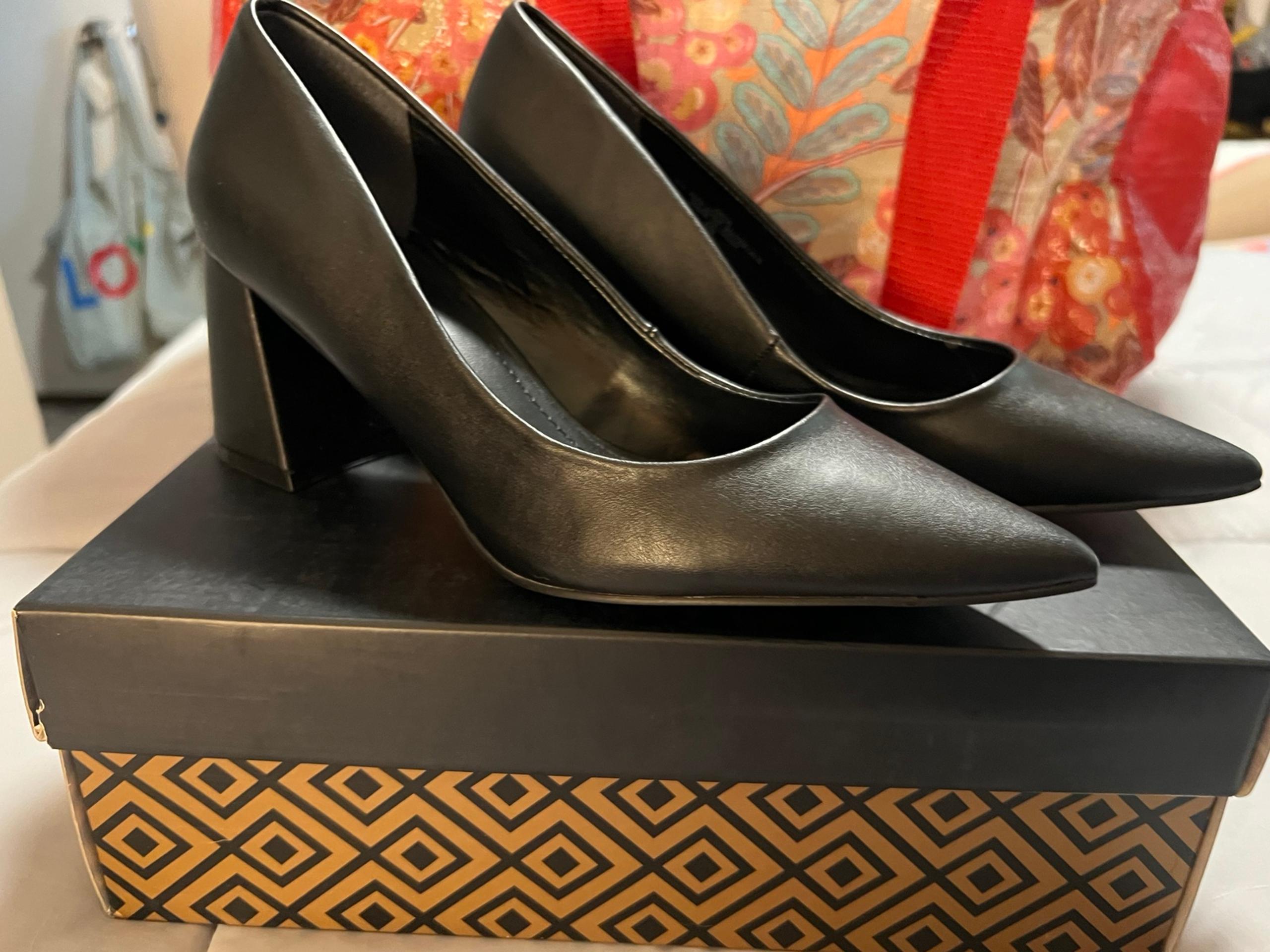Charles by Charles David Ayra Black Pumps NWT size 8.5 M