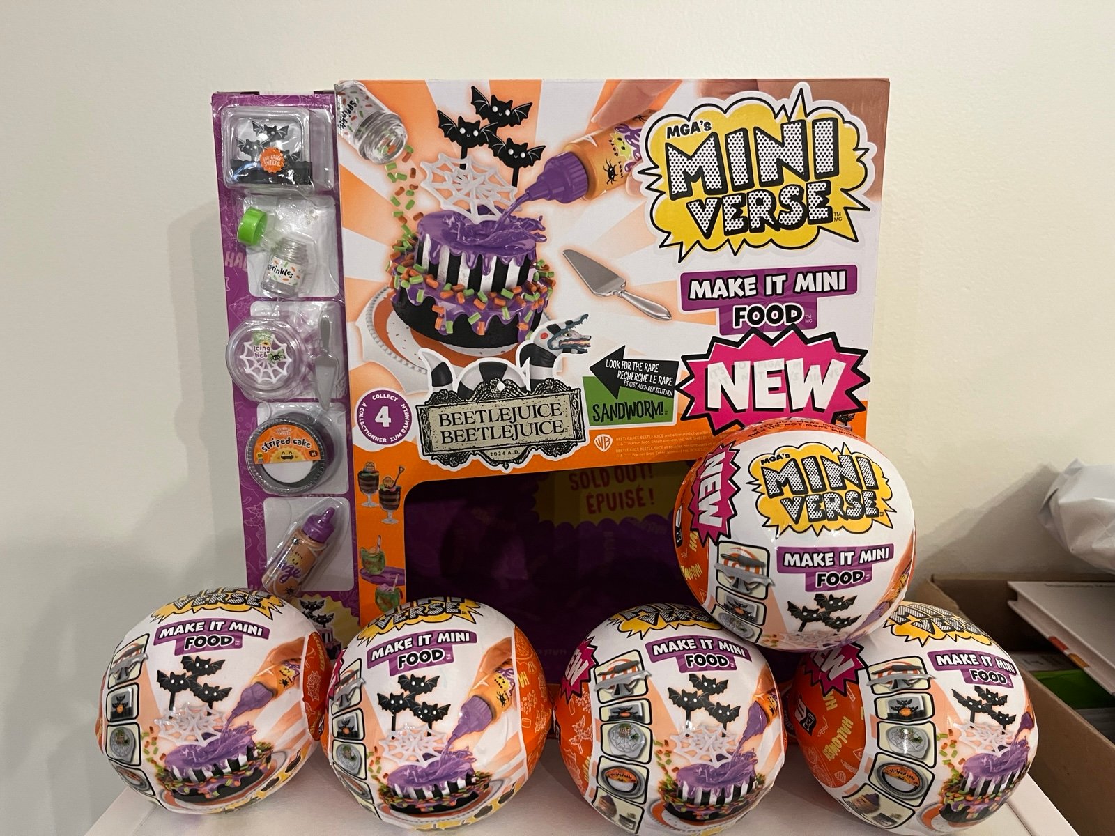 Beetle juice mini verse balls and display box