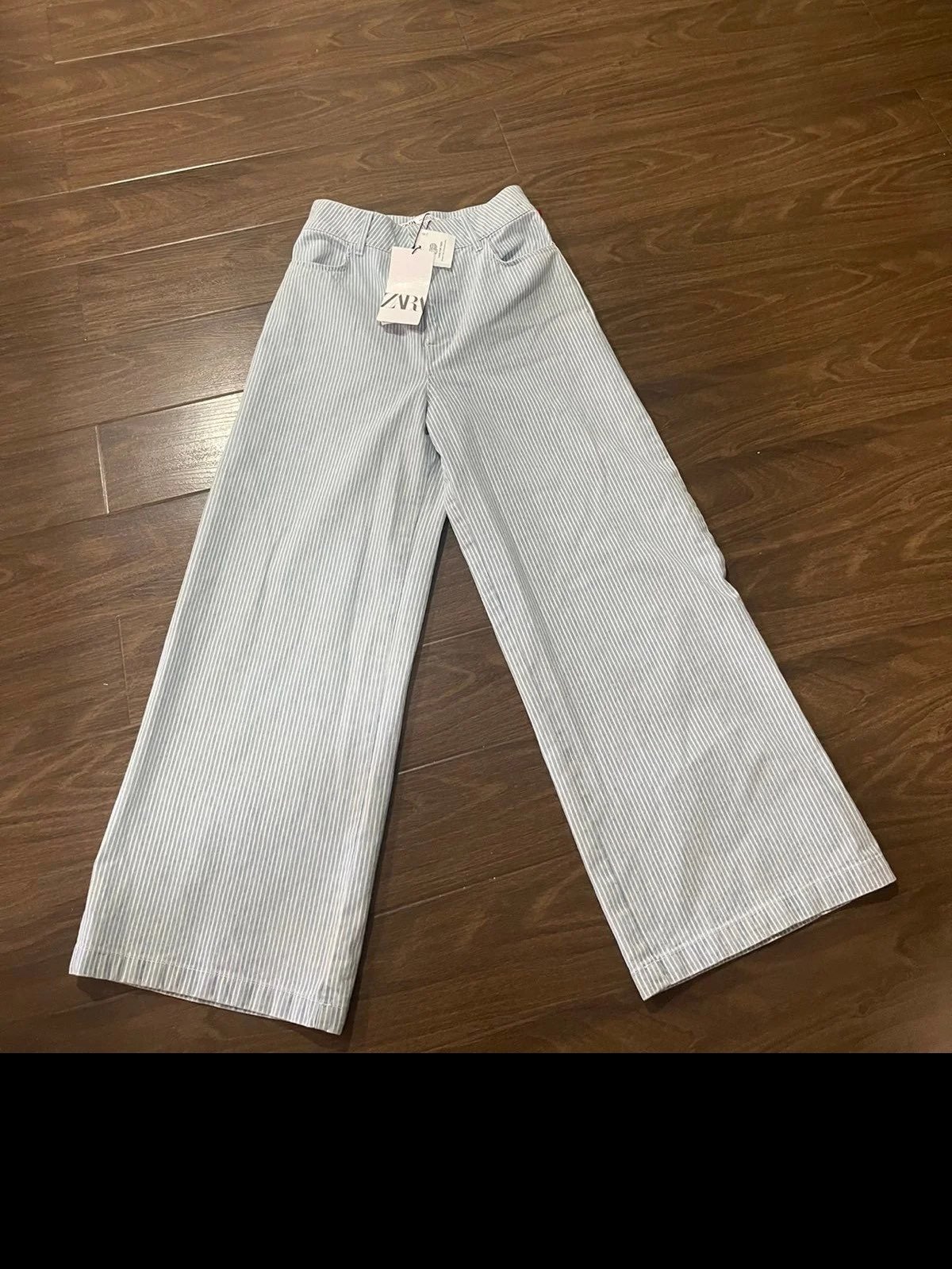 Zara wide leg stripped jeans ( size 2)