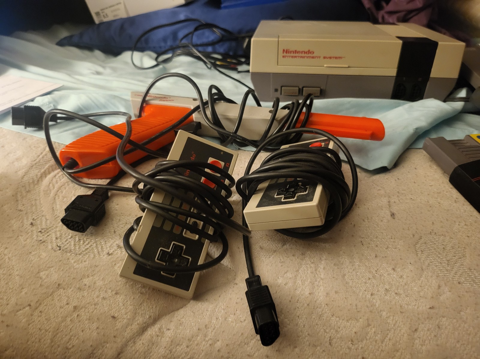 Nintendo with 2 ctrls, zap, 2 games