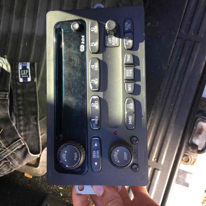 Radio from a 2003 GMC Sierra 1500