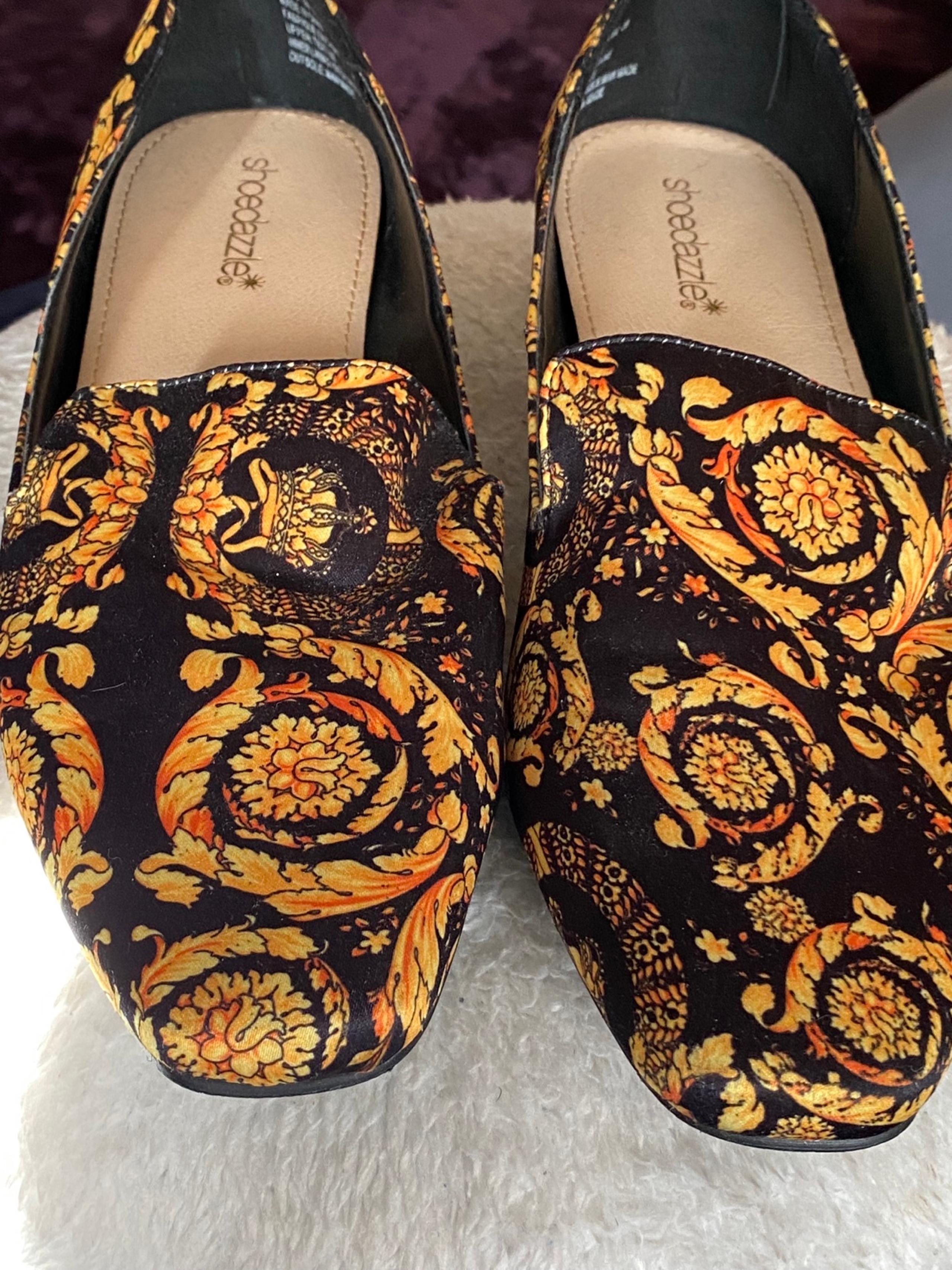 Shoe dazzle gold & black slip on flats