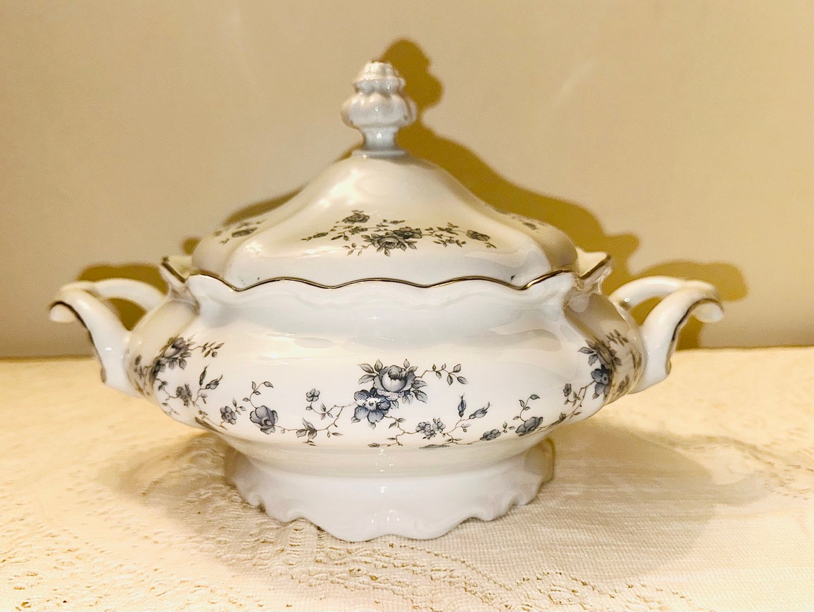 Blue Garland Covered Vegetable Serving Bowl Johann Haviland Bavaria