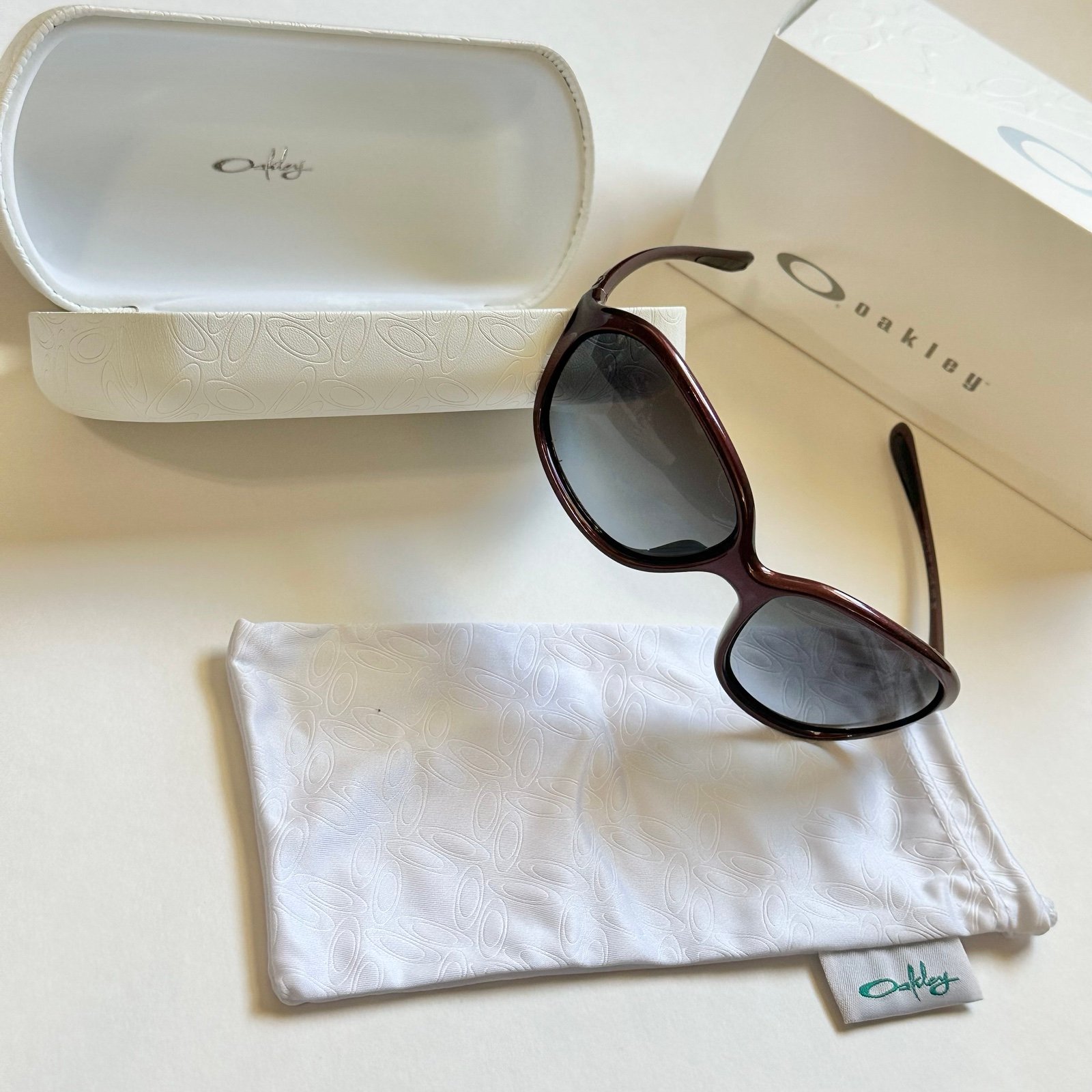 Oakley Women’s Sunglasses Warm Up Cosmo Black Gradient Lens 009176-03 New Case
