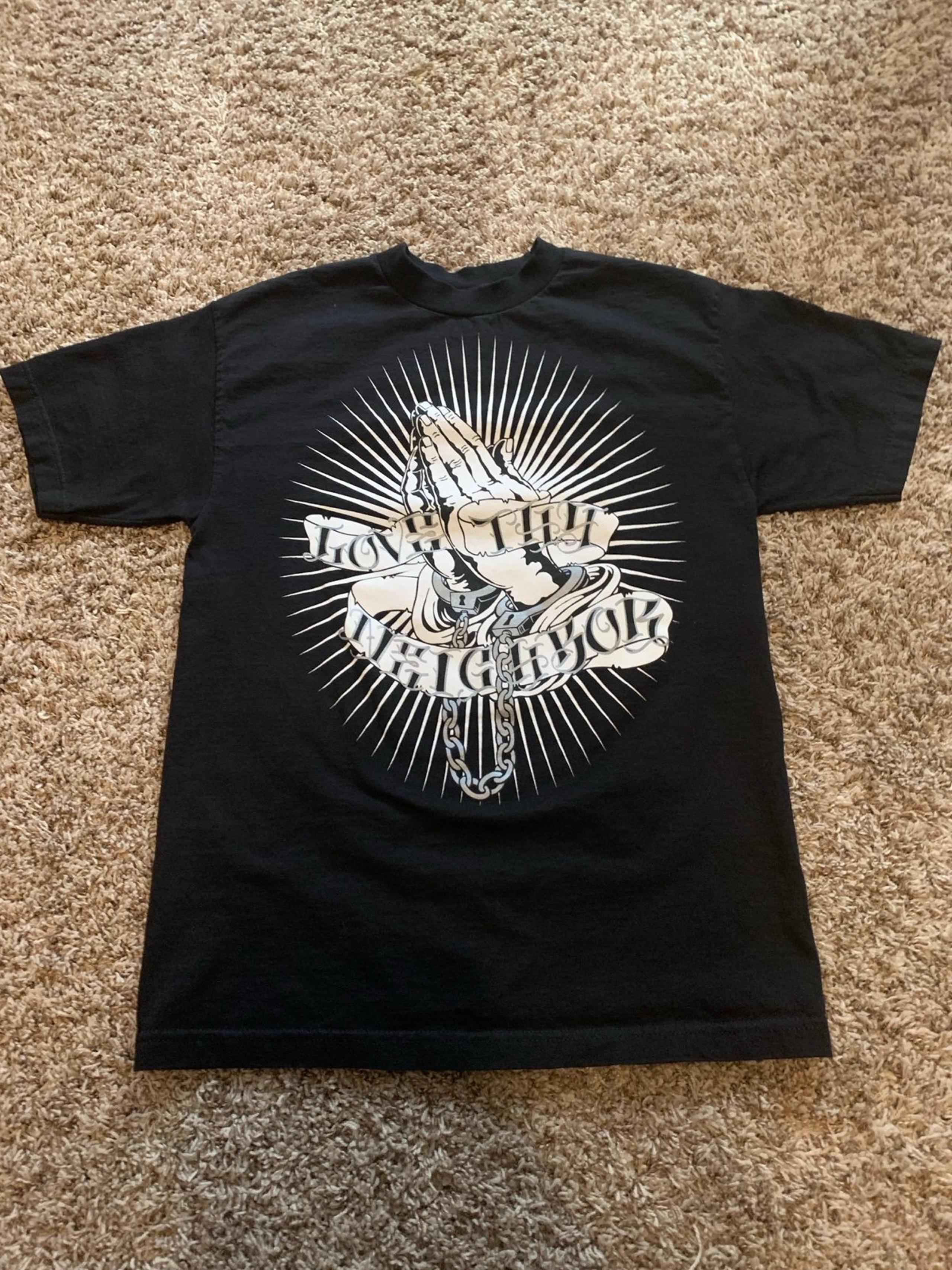 Rogue status love thy neighbor praying hands shirt size medium kendrick lamar