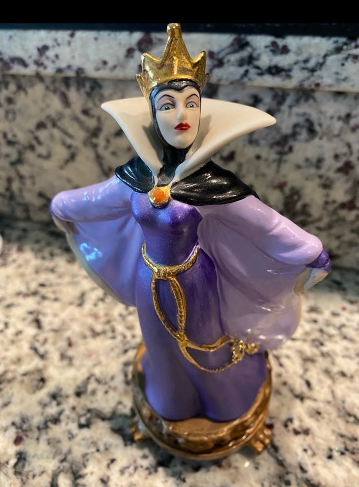 Disney Villains Shiny Bisque Porcelain Collectible Figurine Evil Queen
