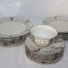 Vintage Bavaria Germany Elfenbein Porzellan Dinnerware Pieces (19 Pcs)