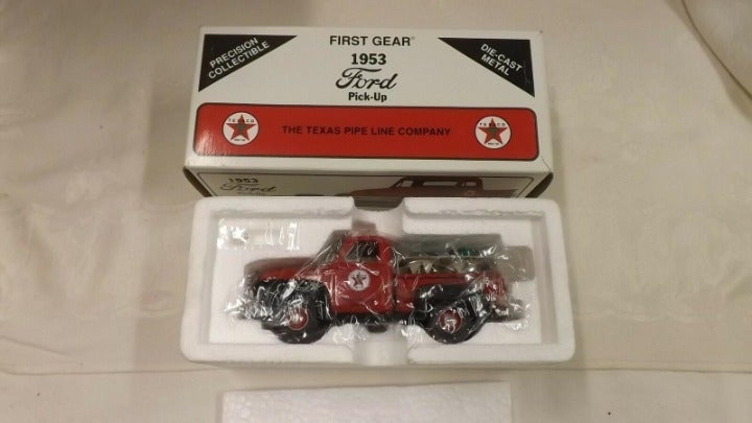 Texaco pipeline 53 ford pu 1/34 diecast.