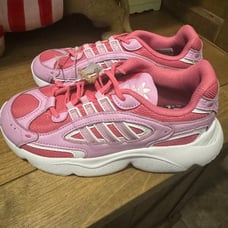 Adidas Ozmillen Size 3 Athletic Shoes