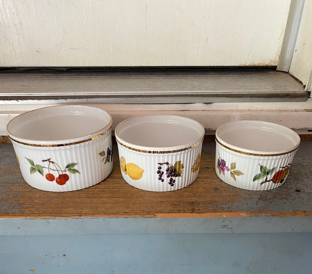Set of 3 Royal Worcester Evesham Fine Porcelain Soufflé Quiche Baking Dishes