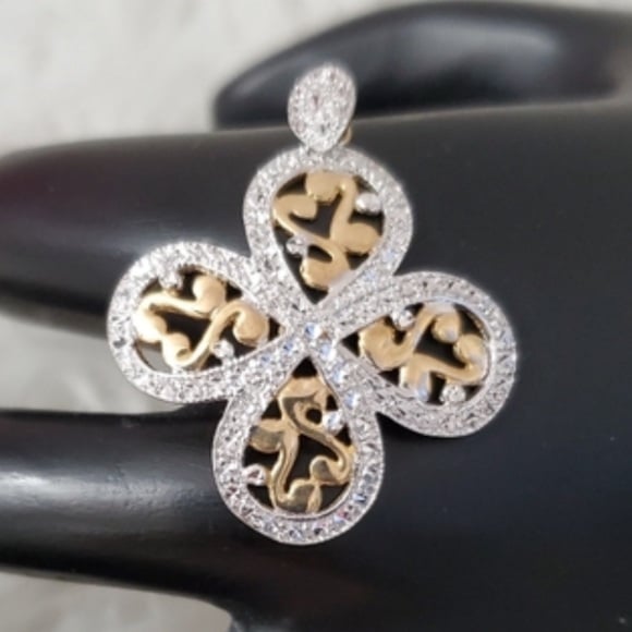 10K Gold Quaterfoil Clover Illusion Music Pendant