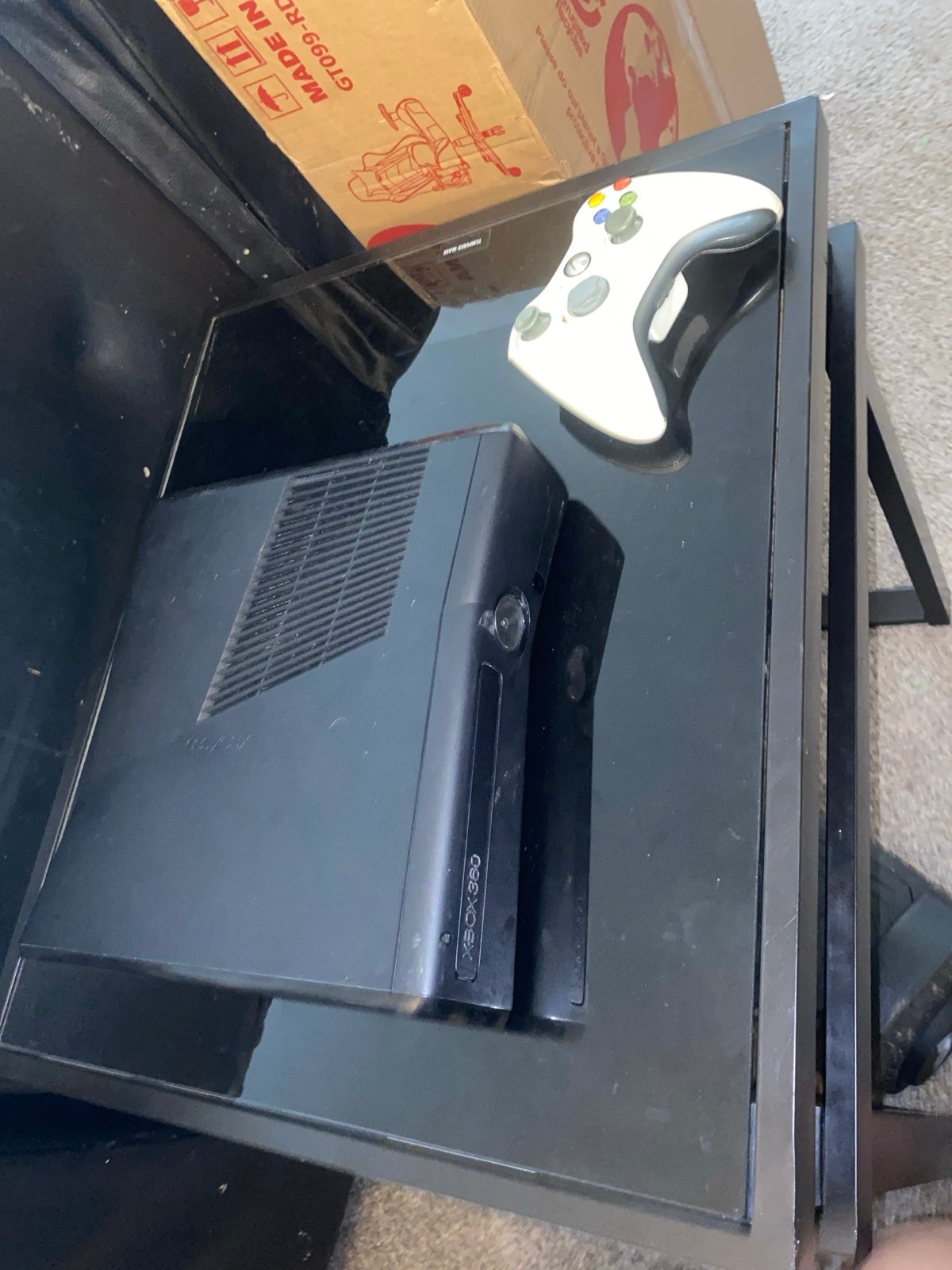 Xbox 360 console and controller *no cords