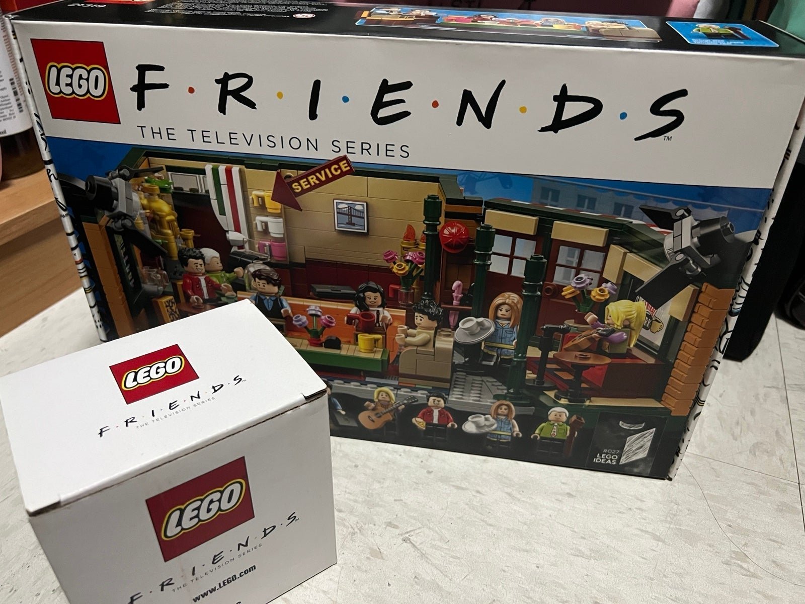Lego Ideas Central Perk and Friends Central Perk mug Brand New