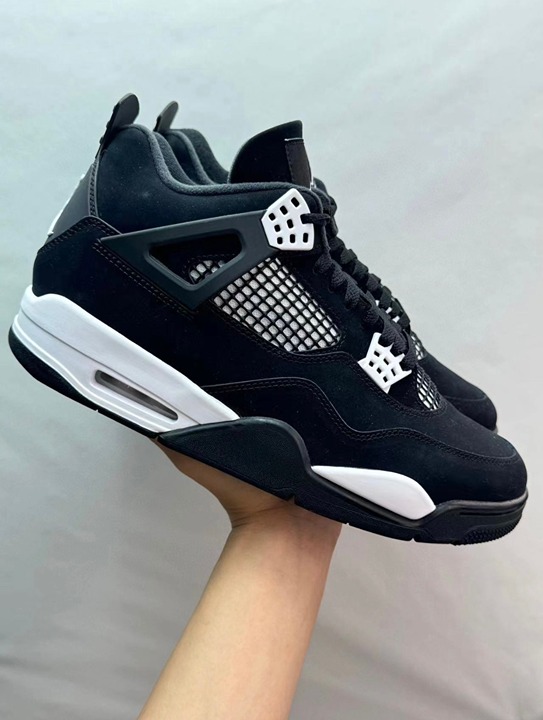 Jordan retro white thunder Black sneakers Men's Sizes US10=EU44