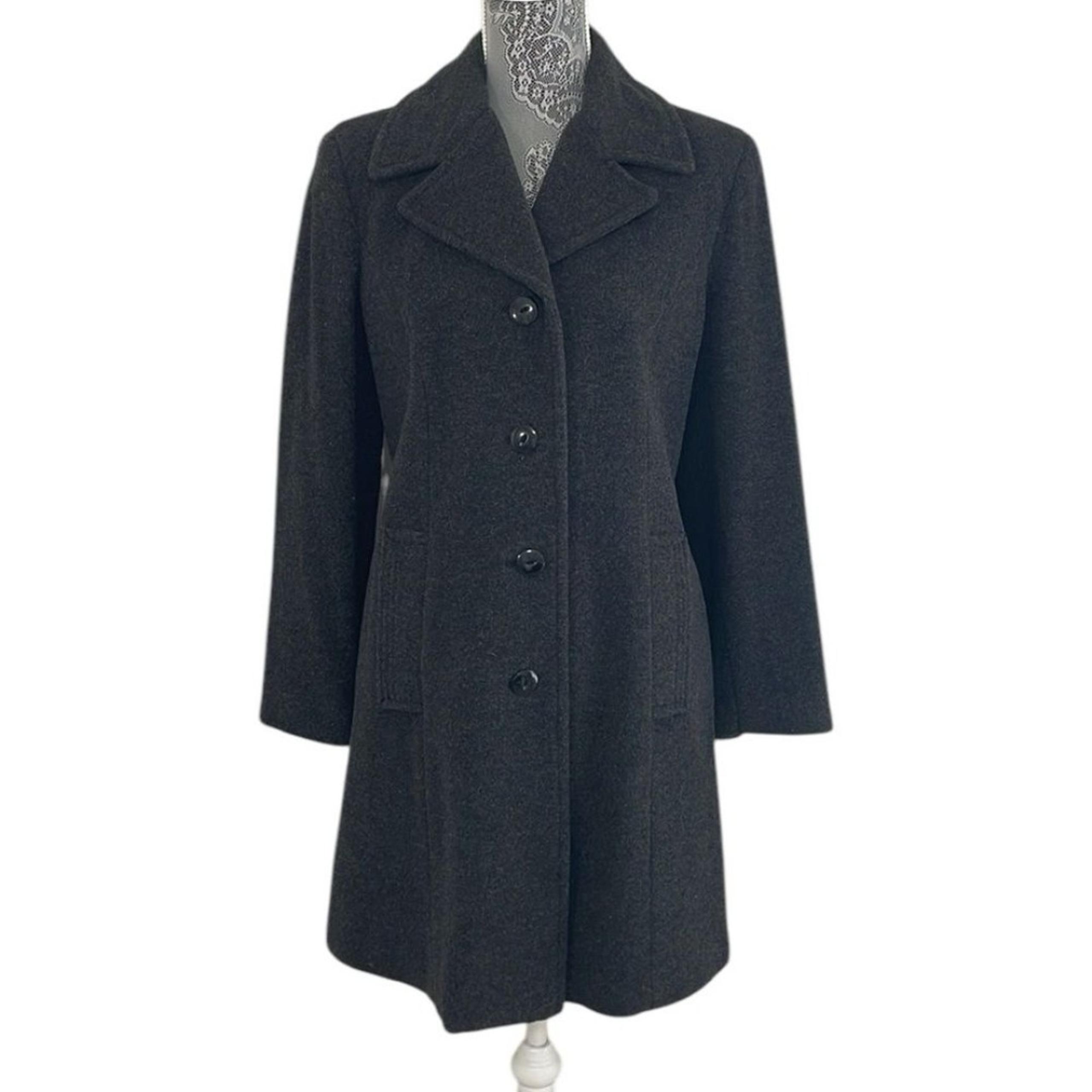 Fleet Street Ltd. Women’s Size Petite Medium grey wool blend button front coat.