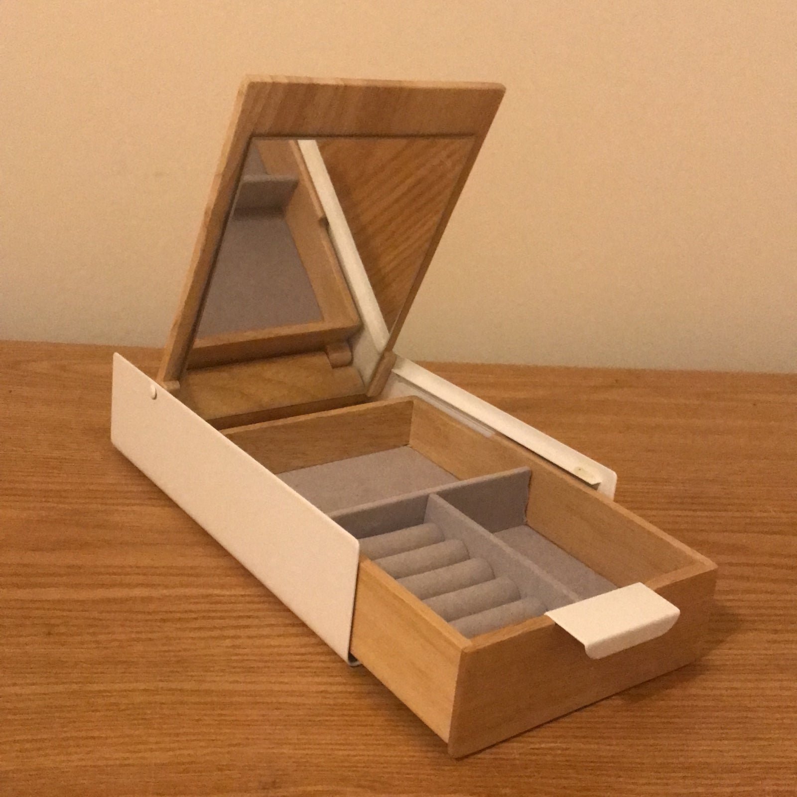 Umbra Jewlery Box